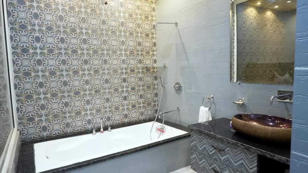 Greystone Villa, Swiming Pool , Bbq , Big Garden, Pool Table, Party Speaker, Bathtub, Kitchen, 15Mins To Golden Temple Amritsar Exterior foto